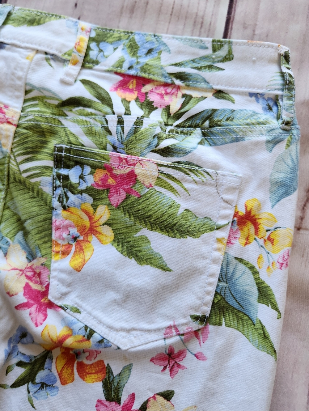 Tommy Bahama "Skinny Ankle" Tropical Floral Mid Rise Jean White, Women's Size 31 - Picture 9 of 12